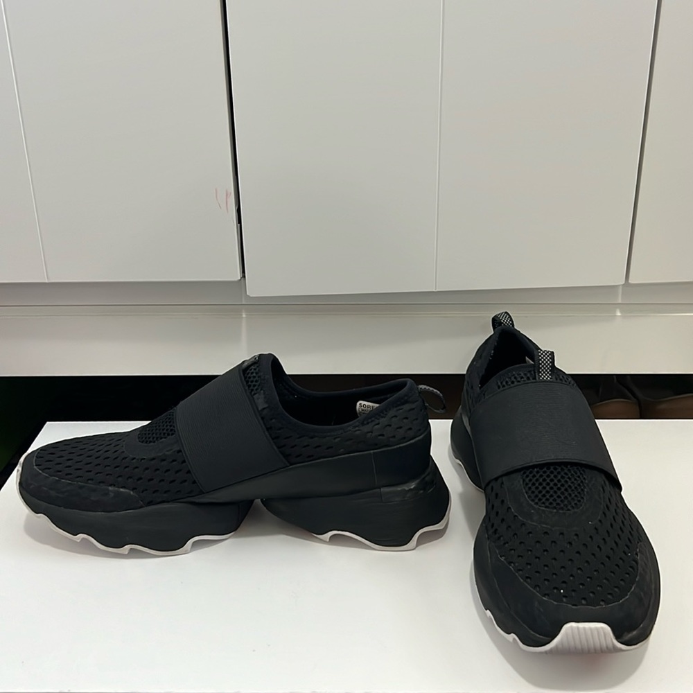 Sorel Women's Kinetic Impact Strap black tennis shoe size 9